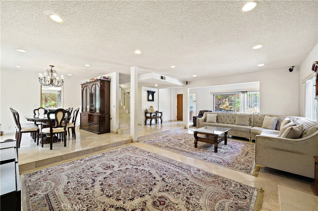 1438 Hillside Drive
