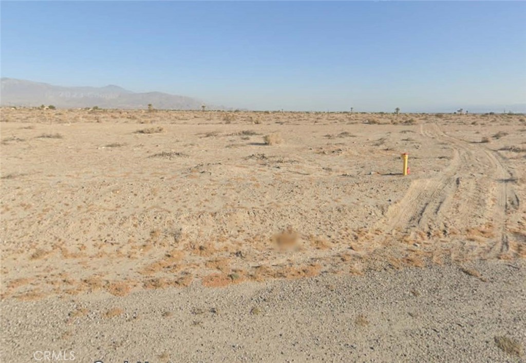 The best of Salton City.  Beat the land boom to this desert gem. Salton City improved lot on a paved street with water and power close by. Mineral rich area.