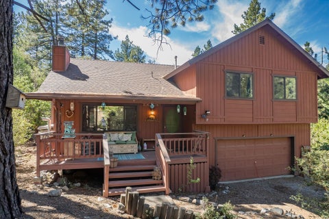 Photo of 1905 Matterhorn Dr, Pine Mountain Club, CA 93222 (MLS # SR26180885)