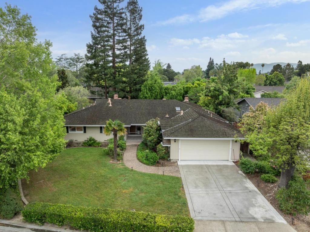 Photo of 12304 Saratoga Creek Dr, Saratoga, CA 95070 (MLS # ML82041589)