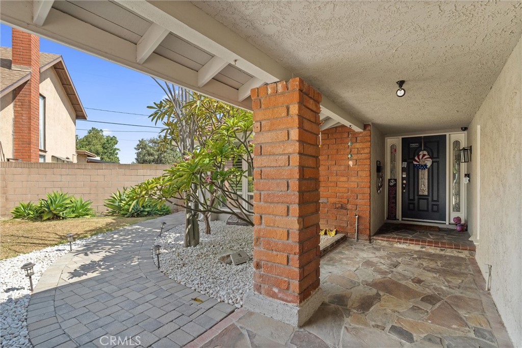 3341 E Saint Francis Place