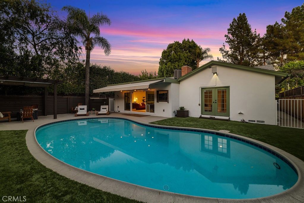 Photo of 5725 Rhodes Avenue, Valley Village, CA 91607 (MLS # GD25267664)