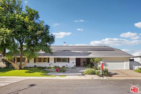 3328 Red Rose Drive Encino CA 91436