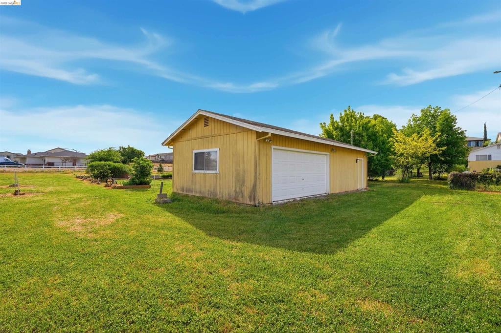 209 Honey Ln