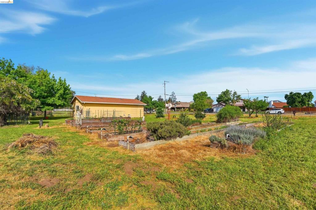 209 Honey Ln