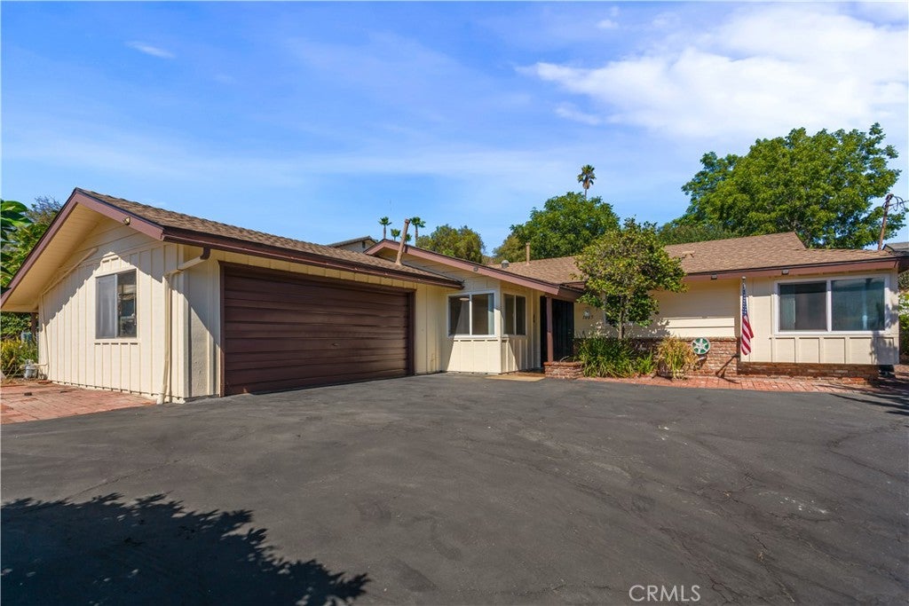 1065 Anza