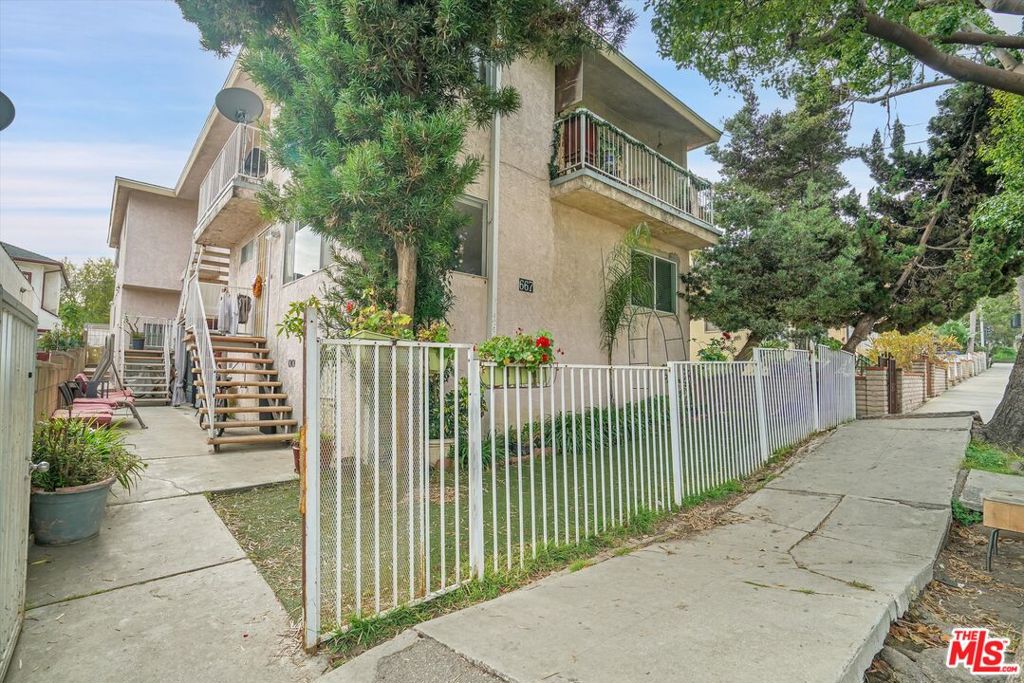 This property is now active in an online auction. Auction starts Monday 10/6 and ends Wednesday 10/8. All offers must be submitted through the property's listing page. Call listing agent for more details. Attention savvy investors looking to build or diversify their real estate portfolio! This triplex presents a fantastic opportunity to add an occupied asset to your portfolio. New roof installed December 2024. Conveniently situated near local amenities, schools, and public transportation, making it appealing to a wide range of tenants. Ideal for investors or ambitious owner-users looking to capitalize on a well-located property while having the flexibility to renovate or personalize. Whether you are looking to enhance your investment portfolio or envision a property that reflects your design sensibilities, this triplex is ready for your creative touch. Property sold fully occupied, sight unseen/no interior access. Contact with occupants is prohibited. Do Not Disturb. A Buyer's Premium of 5% will be added to all winning bid amounts to determine the Total Purchase Price. See auction website for more information. All bids will be subject to seller approval (minimums may apply).
