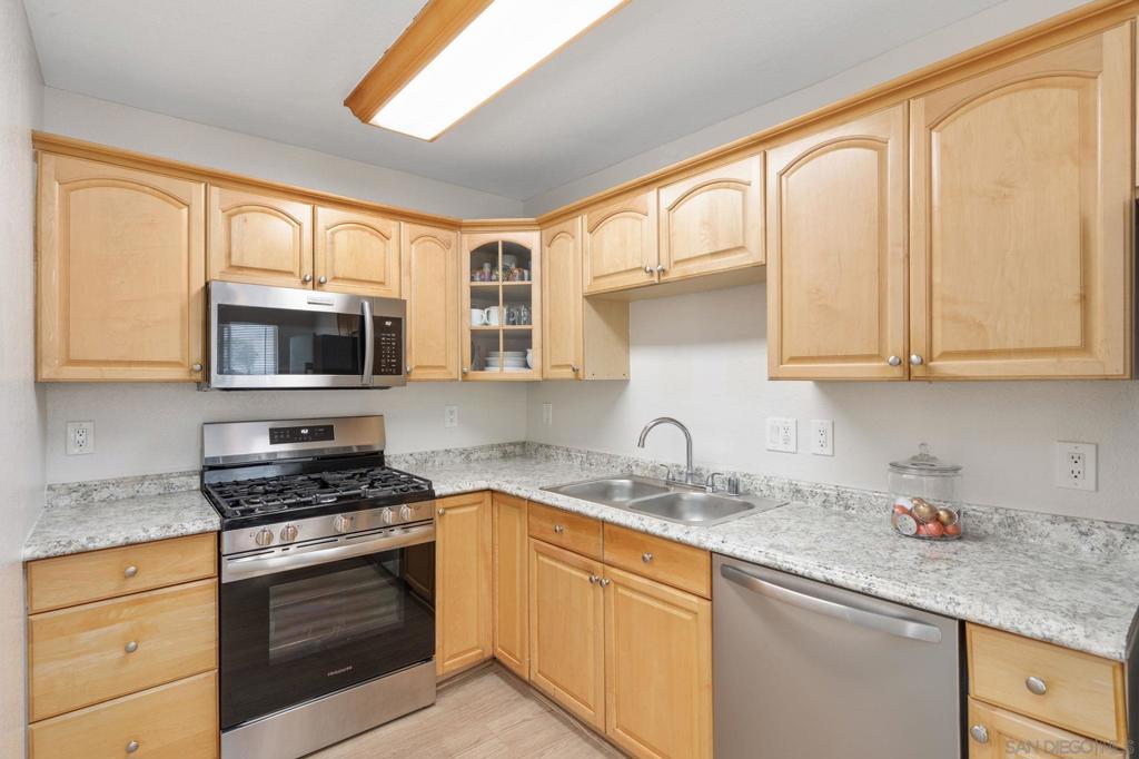 868 E Alvarado 28