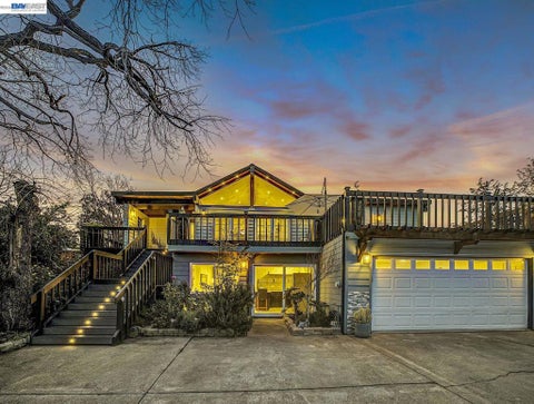 Photo of 19029 Carlton Ave Ave, Castro Valley, CA 94546 (MLS # 41137608)