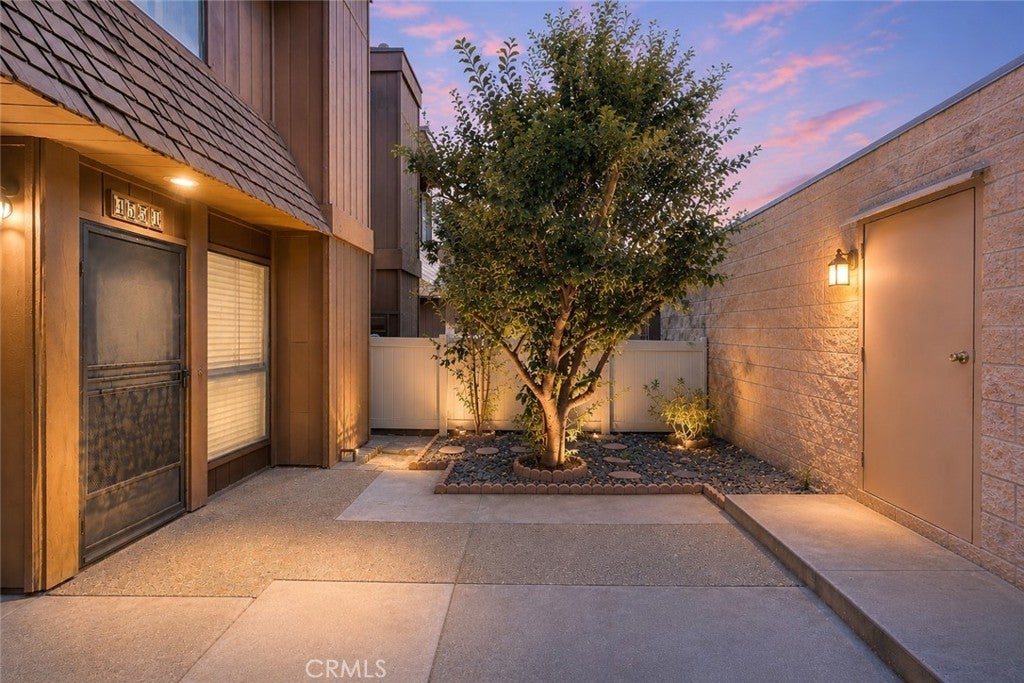 455 W Duarte Road 1