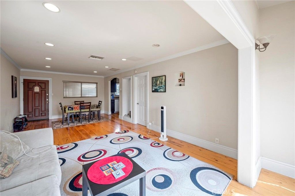 Photo of 14934 Dickens #19, Sherman Oaks, CA 91403 (MLS # SR25248765)