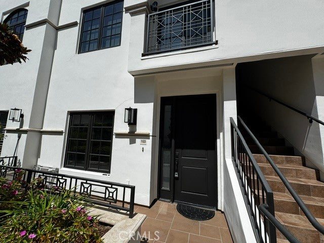 288 S Oakland 103