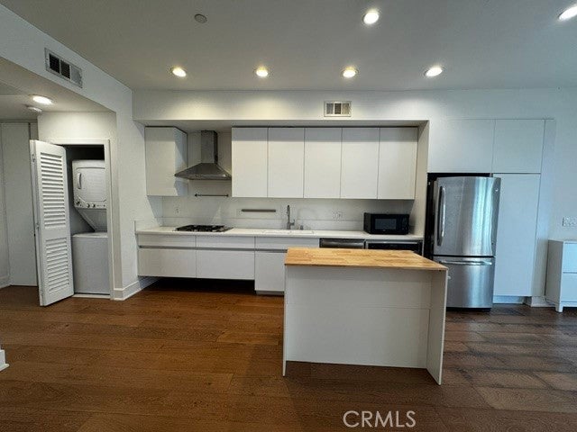288 S Oakland 103