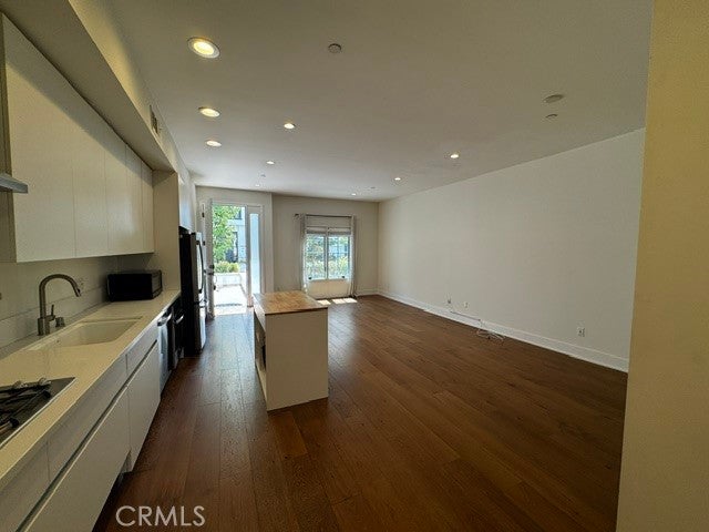 288 S Oakland 103