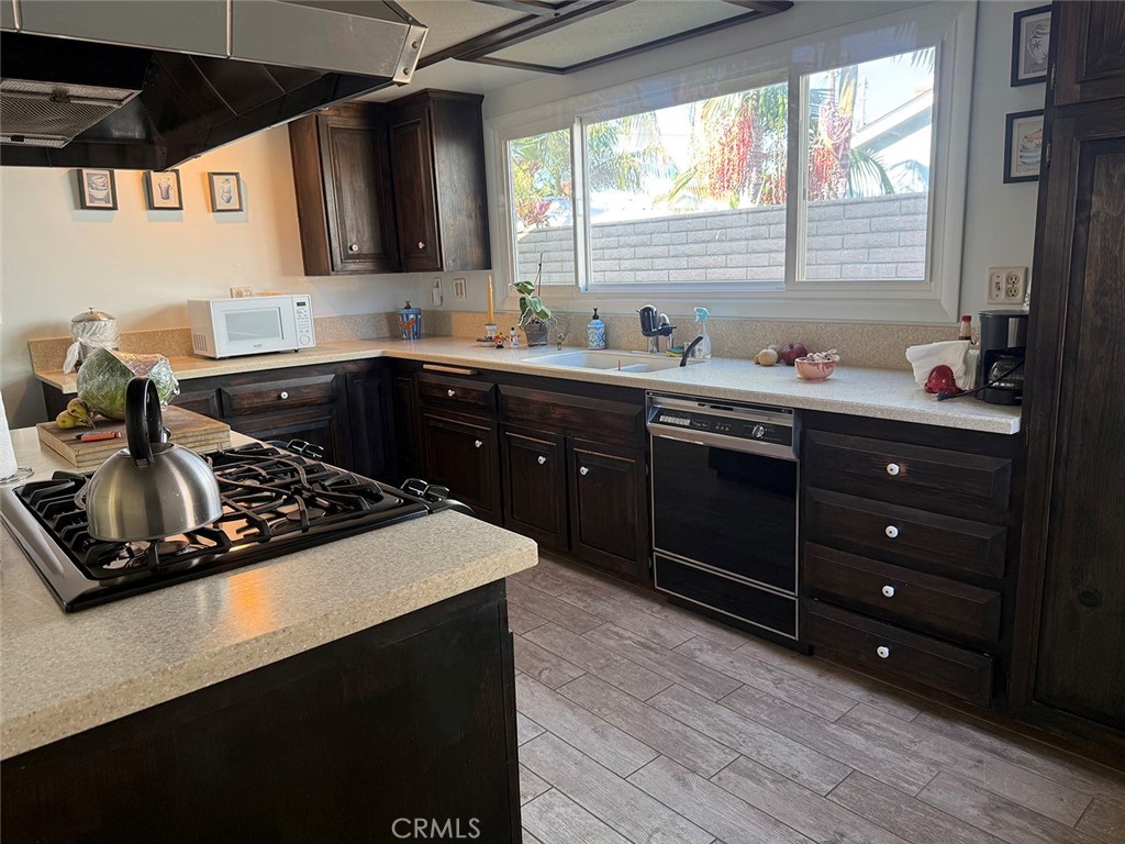 2864 W Monroe