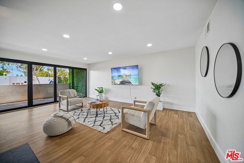 1010 Hammond Street 306