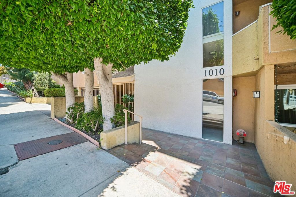 1010 Hammond Street 306