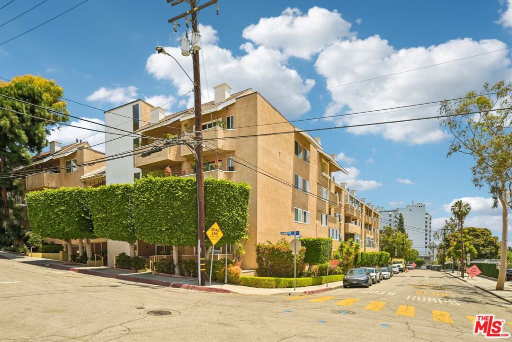 1010 Hammond Street 306