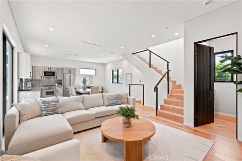 Photo of 425 N Alfred ST #2, West Hollywood, CA 90048 (MLS # SR26138266)