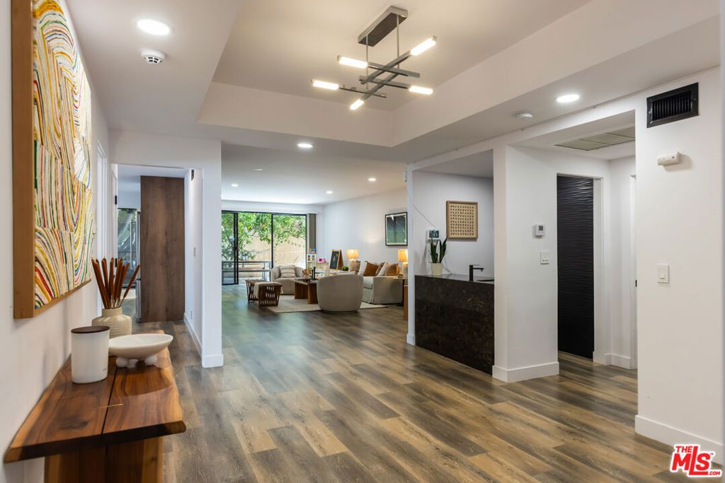Photo of 1210 N Kings Road #101, West Hollywood, CA 90069 (MLS # 25581953)
