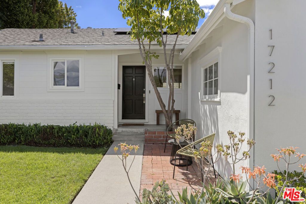 Photo of 17212 Bullock Street, Encino, CA 91316 (MLS # 26711511)