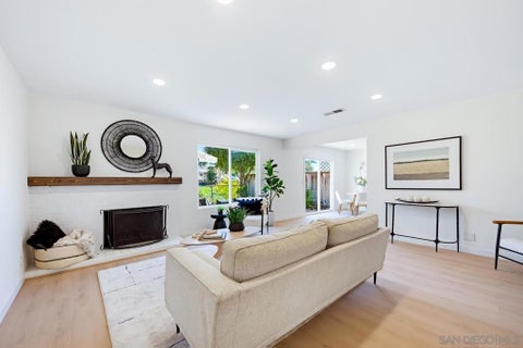 Photo of 4502 Sierra Morena Ave AVE, Carlsbad, CA 92010 (MLS # 260025292SD)