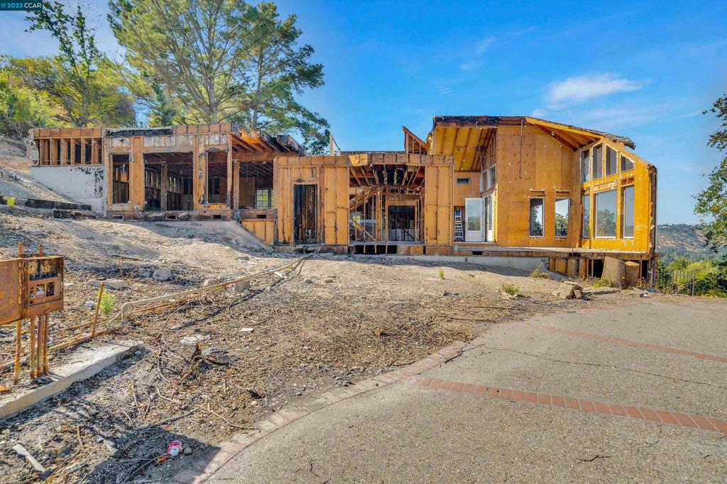 ALAMO RANCH ESTS - Residential