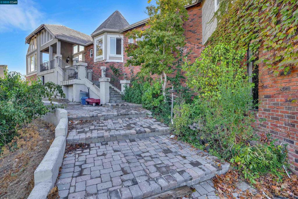 ALAMO RANCH ESTS - Residential