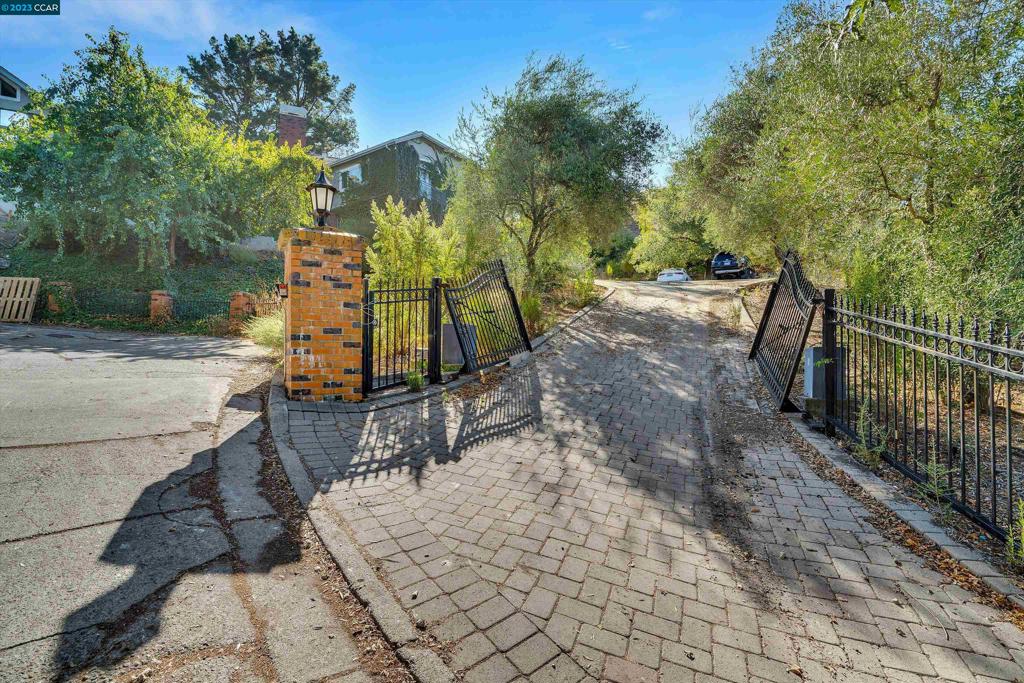 ALAMO RANCH ESTS - Residential