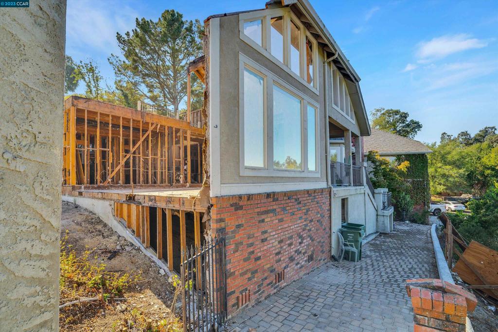 ALAMO RANCH ESTS - Residential