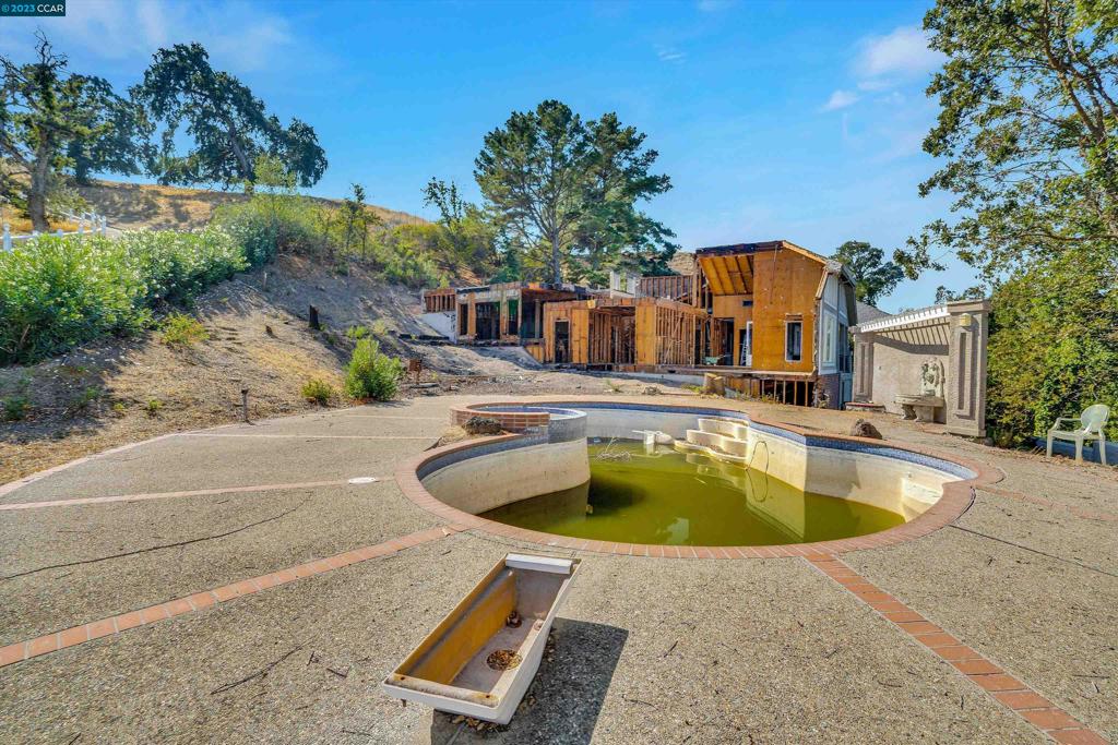 ALAMO RANCH ESTS - Residential