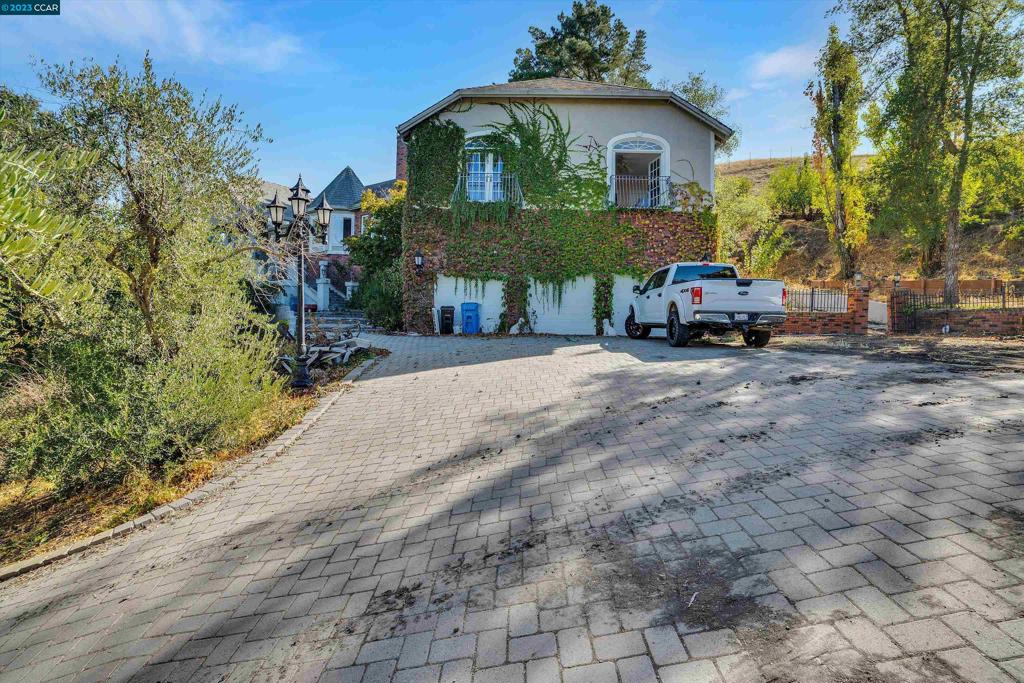 ALAMO RANCH ESTS - Residential