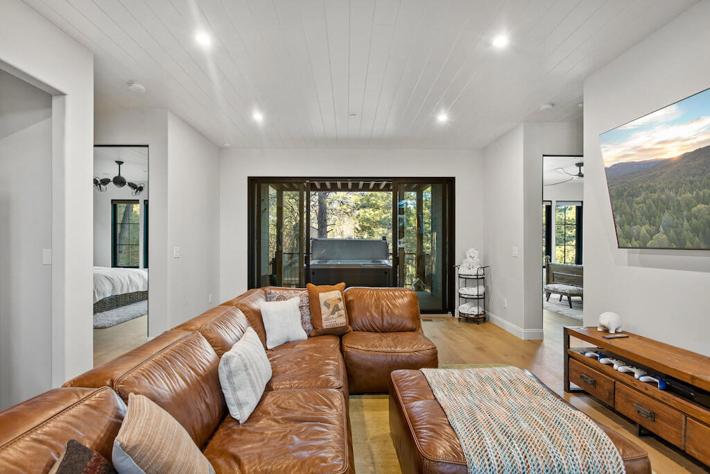 43595 Ridge Crest Drive