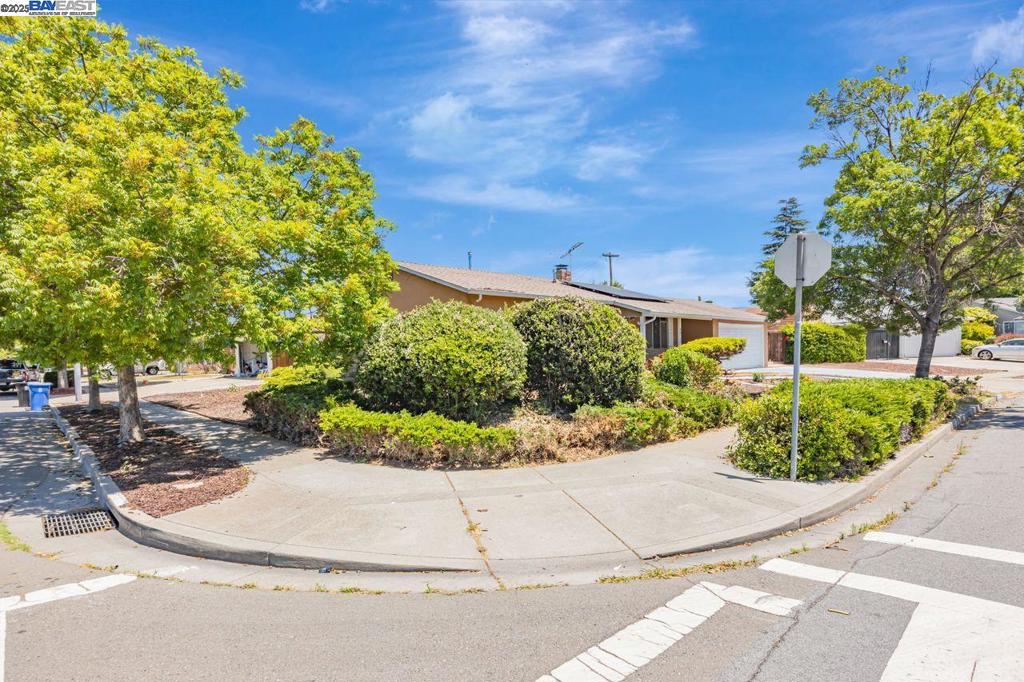 Properties 3 40122 Besco Dr
