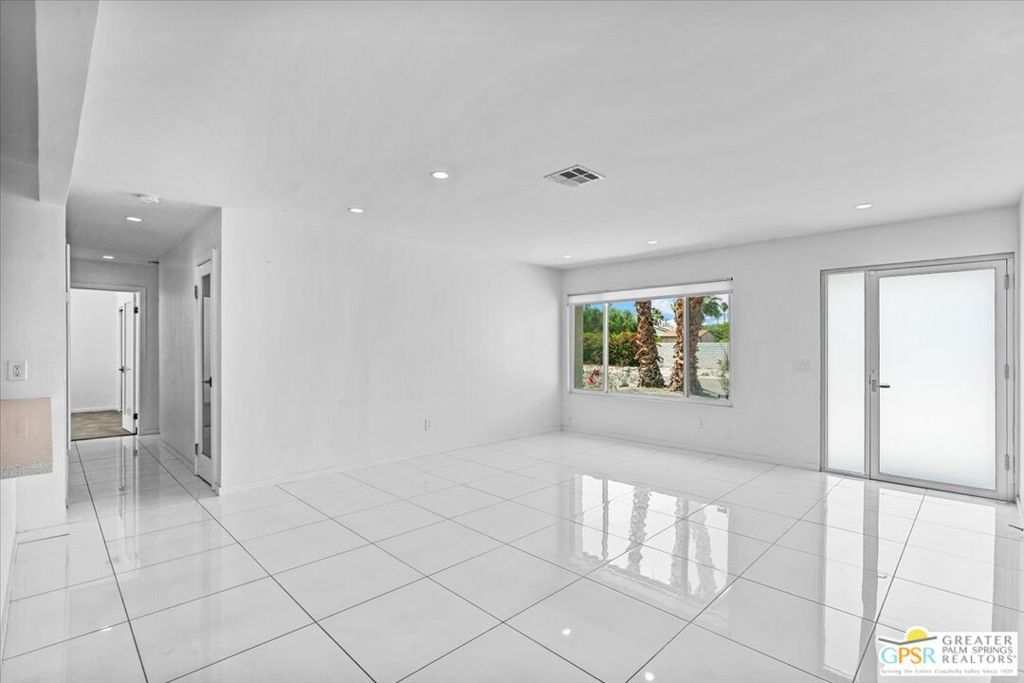 listing image 130720502034332519077