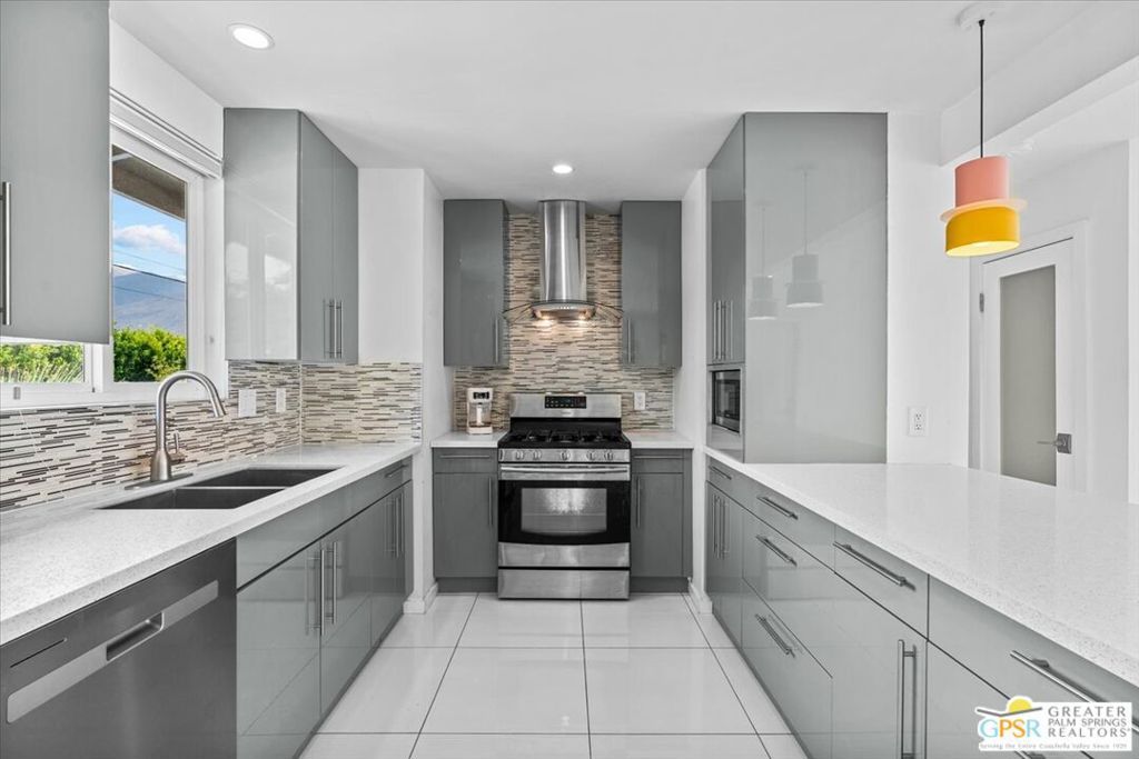 listing image 130728411256923025439