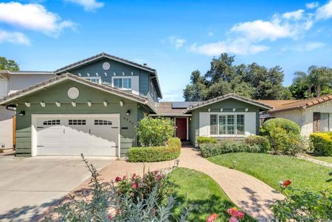 Photo of 3900 Thousand Oaks Drive, San Jose, CA 95136 (MLS # ML82045401)