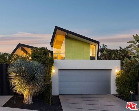 Photo of 3660 S Inglewood Boulevard, Los Angeles, CA 90066 (MLS # 26760261)