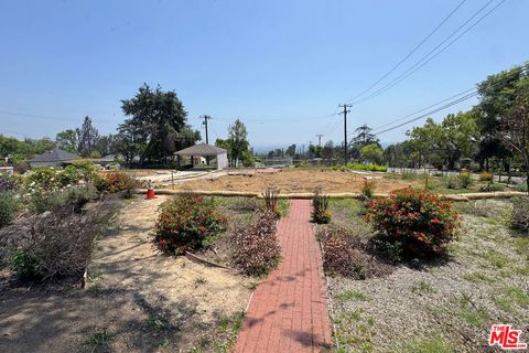 Photo of 902 Wapello Street, Altadena, CA 91001 (MLS # 25550351) Photo of 902 Wapello Street, Altadena, CA 91001 (MLS # 25550351)