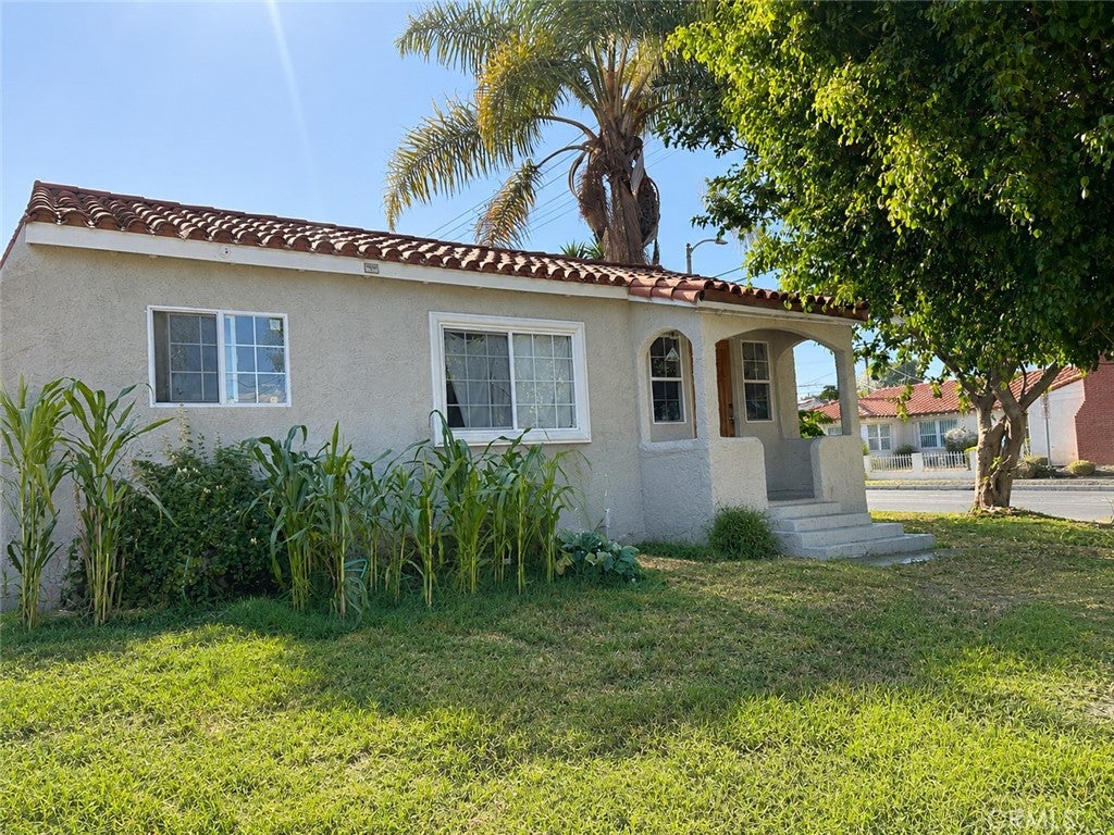 8903 S Denker