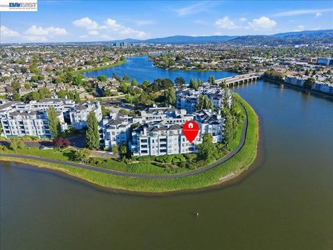 Photo of 720 Promontory Point Ln Ln #2205, Foster City, CA 94404 (MLS # 41132490)