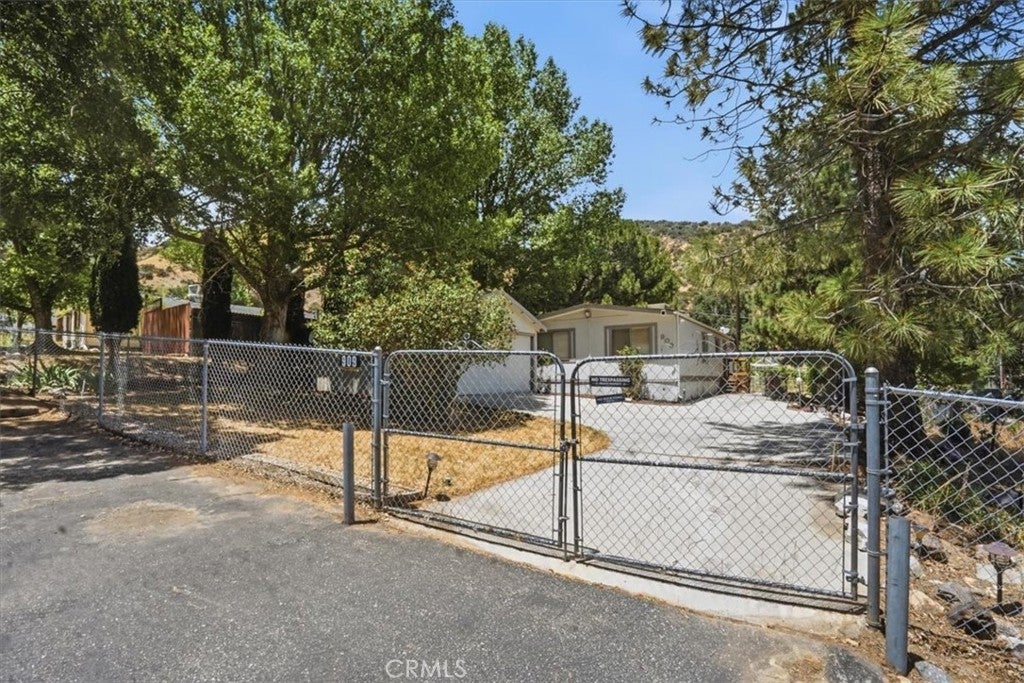 909 Louise Way