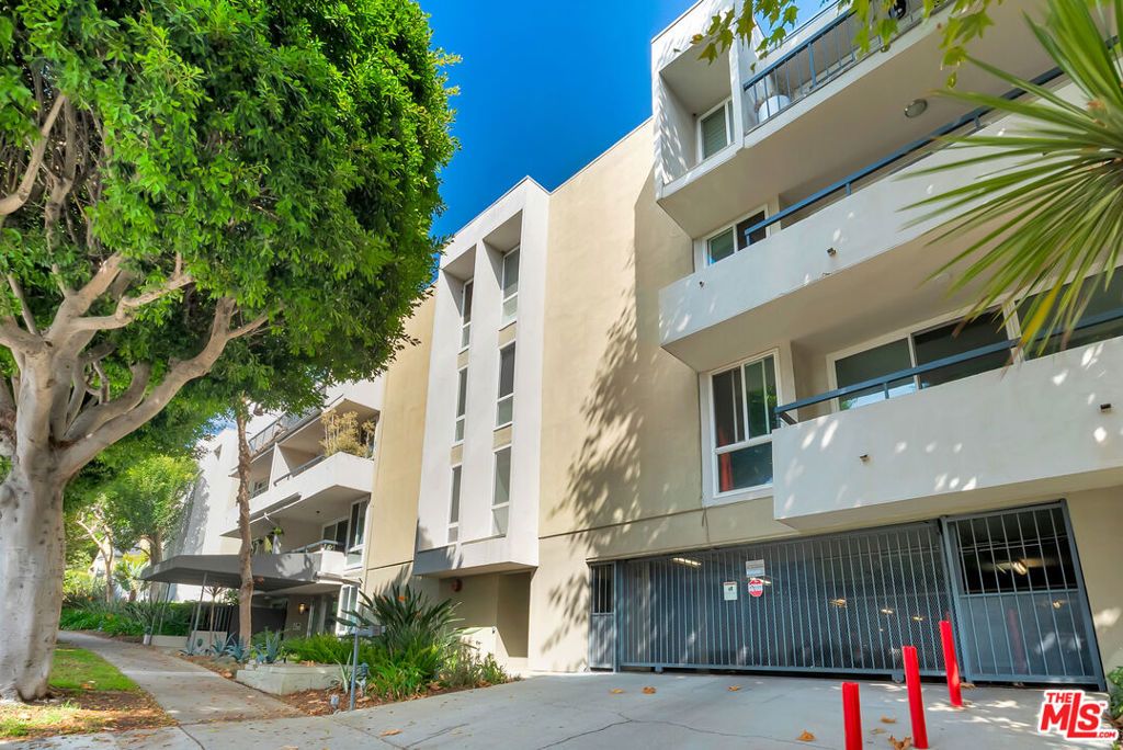 Photo of 8535 W West Knoll Drive #107, West Hollywood, CA 90069 (MLS # 25602617)