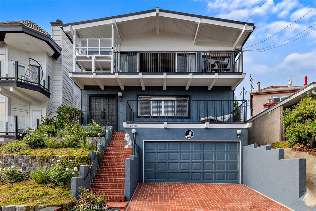 25211 La Cresta Drive
