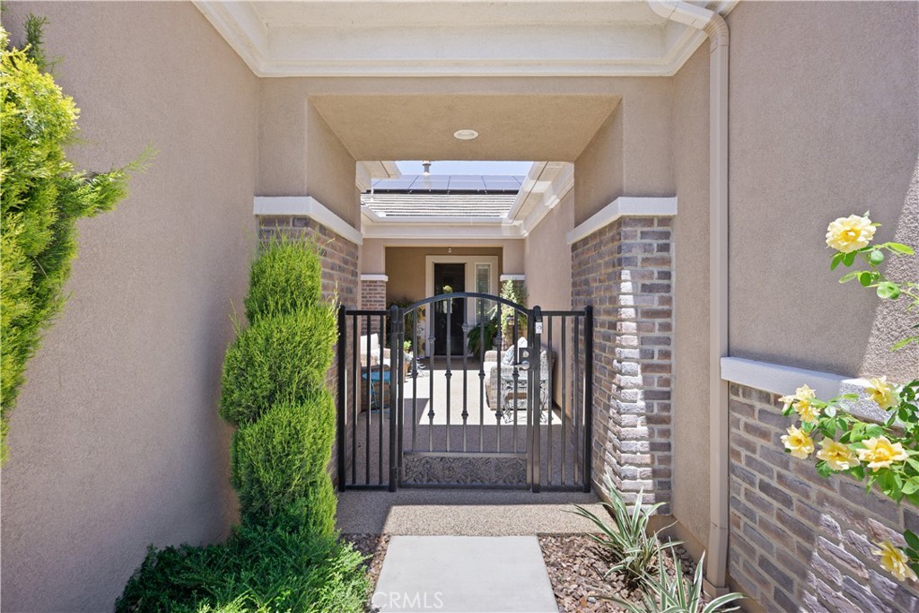 5658 Paseo Famosa