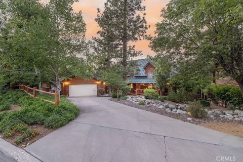 Photo of 42668 Timberline Trail, Big Bear Lake, CA 92315 (MLS # IG26150946)