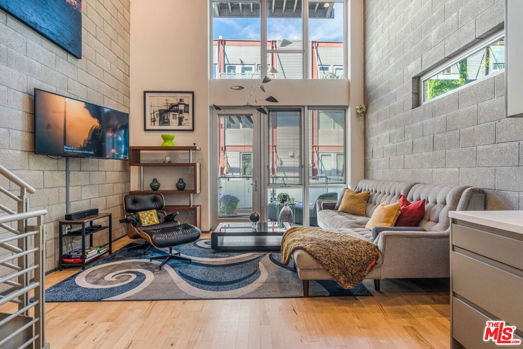 3450 Cahuenga Boulevard 412