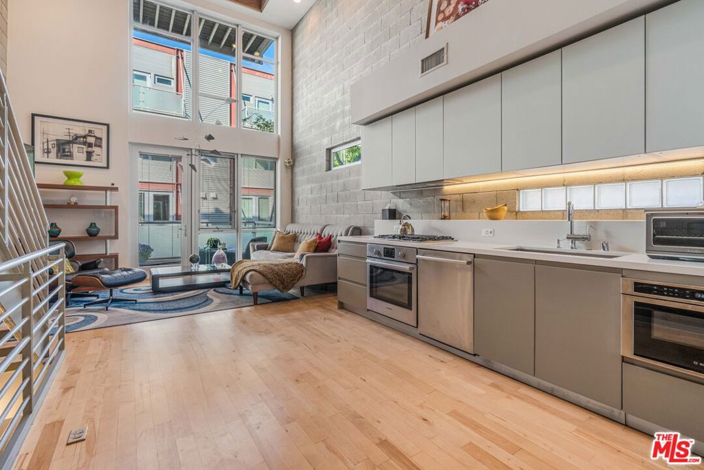 3450 Cahuenga Boulevard 412