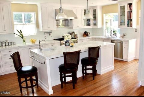 Photo of 807 N Doheny Drive, Los Angeles, CA 90210 (MLS # P1-24774) Photo of 807 N Doheny Drive, Los Angeles, CA 90210 (MLS # P1-24774)