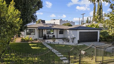 Photo of 7777 Cherrystone Avenue, Panorama City, CA 91402 (MLS # GD26013052)